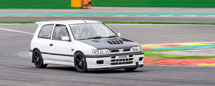 Nissan Pulsar GTI-R front three-quarter view