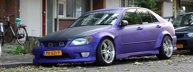 2001 Toyota Altezza RS200 front three-quarter view