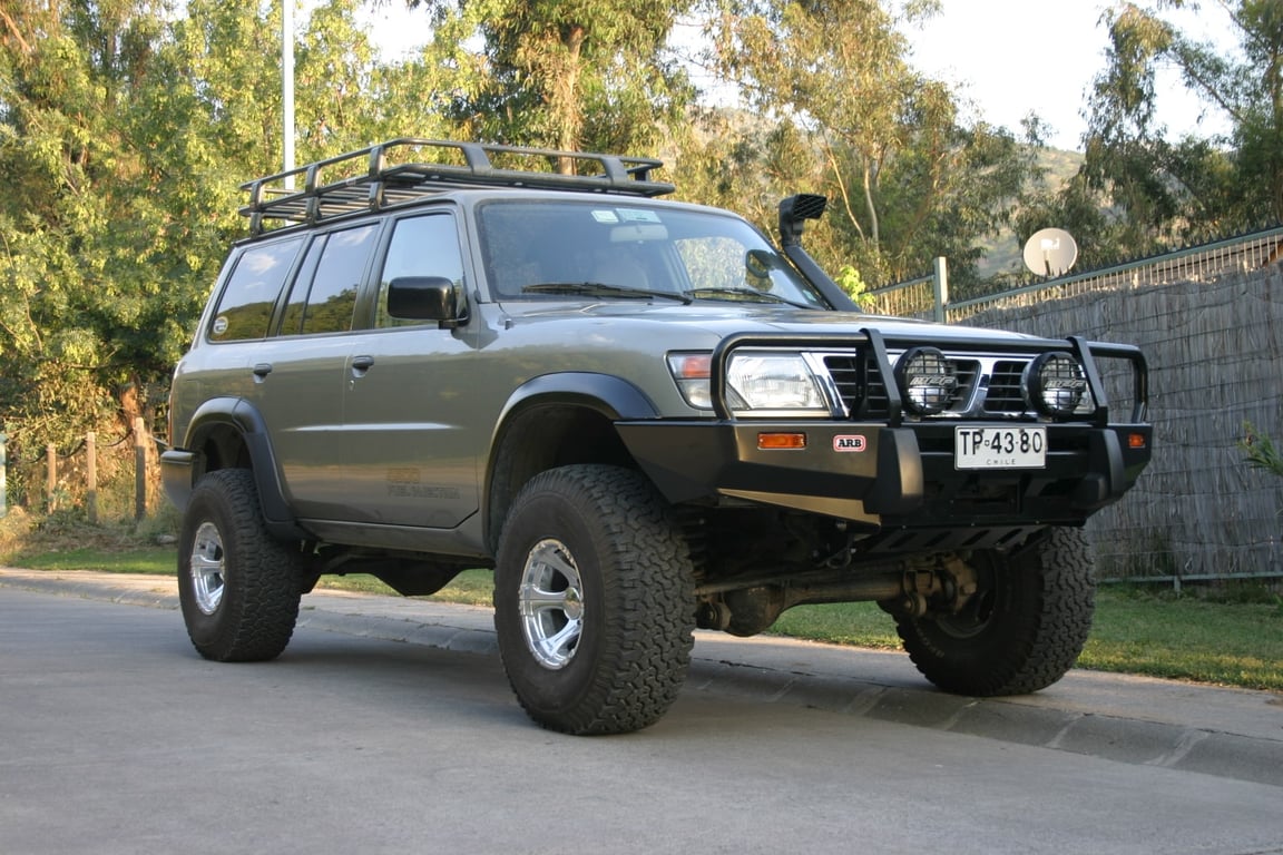 Second-generation Nissan Safari Y61