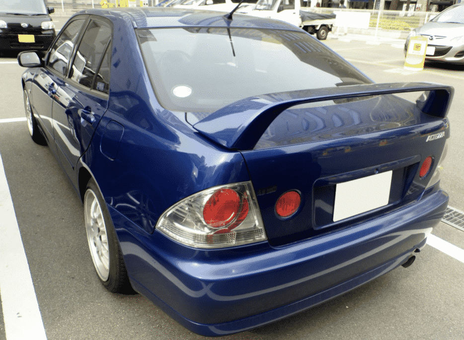 Toyota Altezza RS200 SXE10 rear three-quarter view