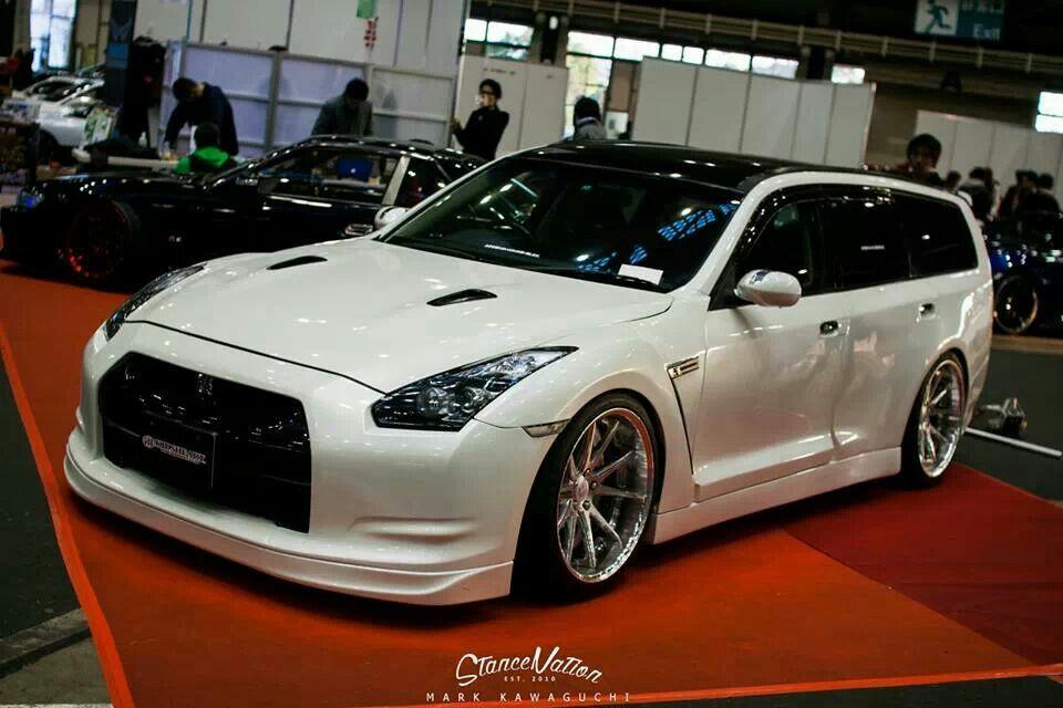 WC34 Nissan Stagea wagon with R35 Skyline GT-R front-end conversion