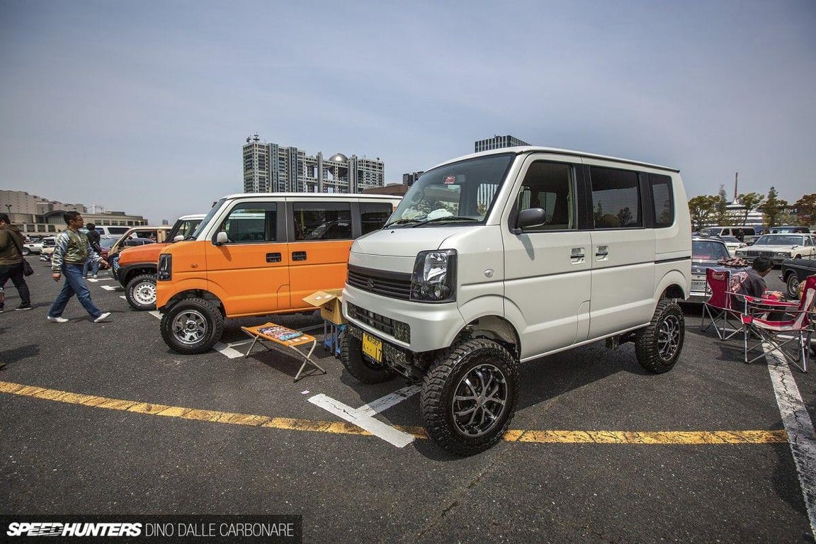 Suzuki Every cargo van rear view