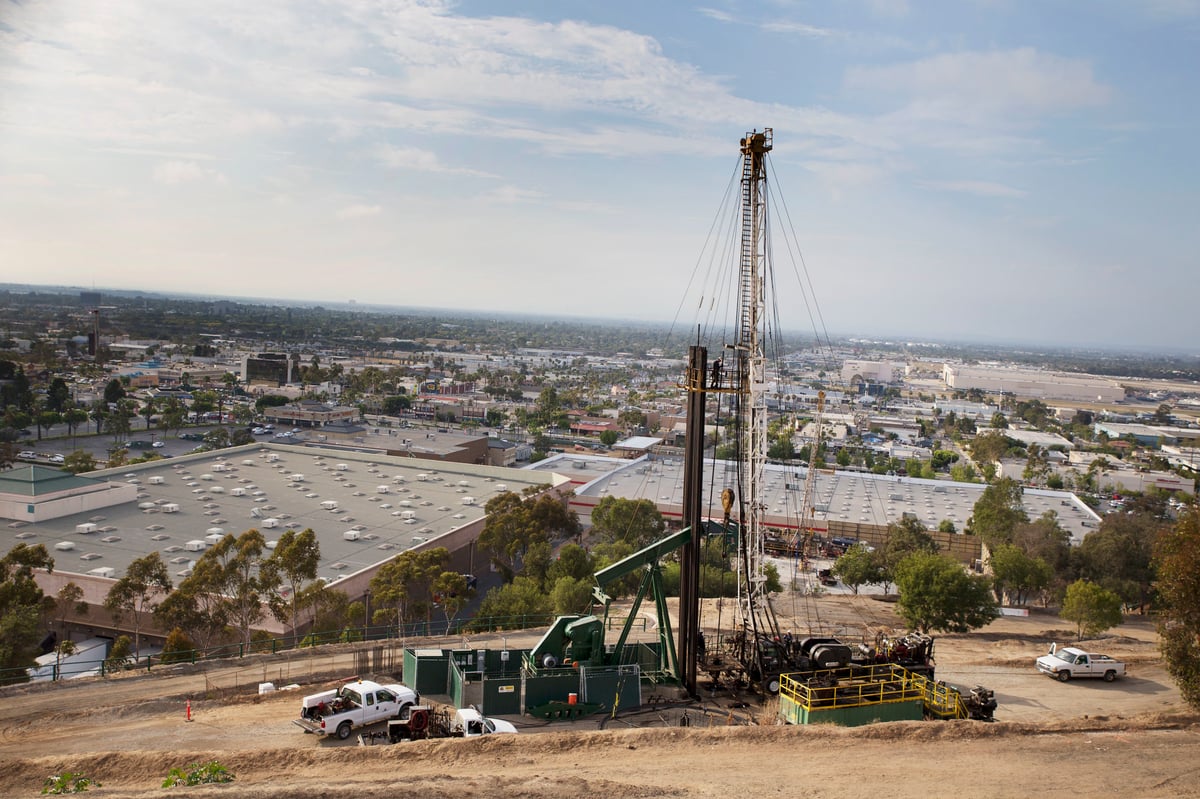 These bills would speed up cleanup of LA oil wells. The oil industry is fighting back
