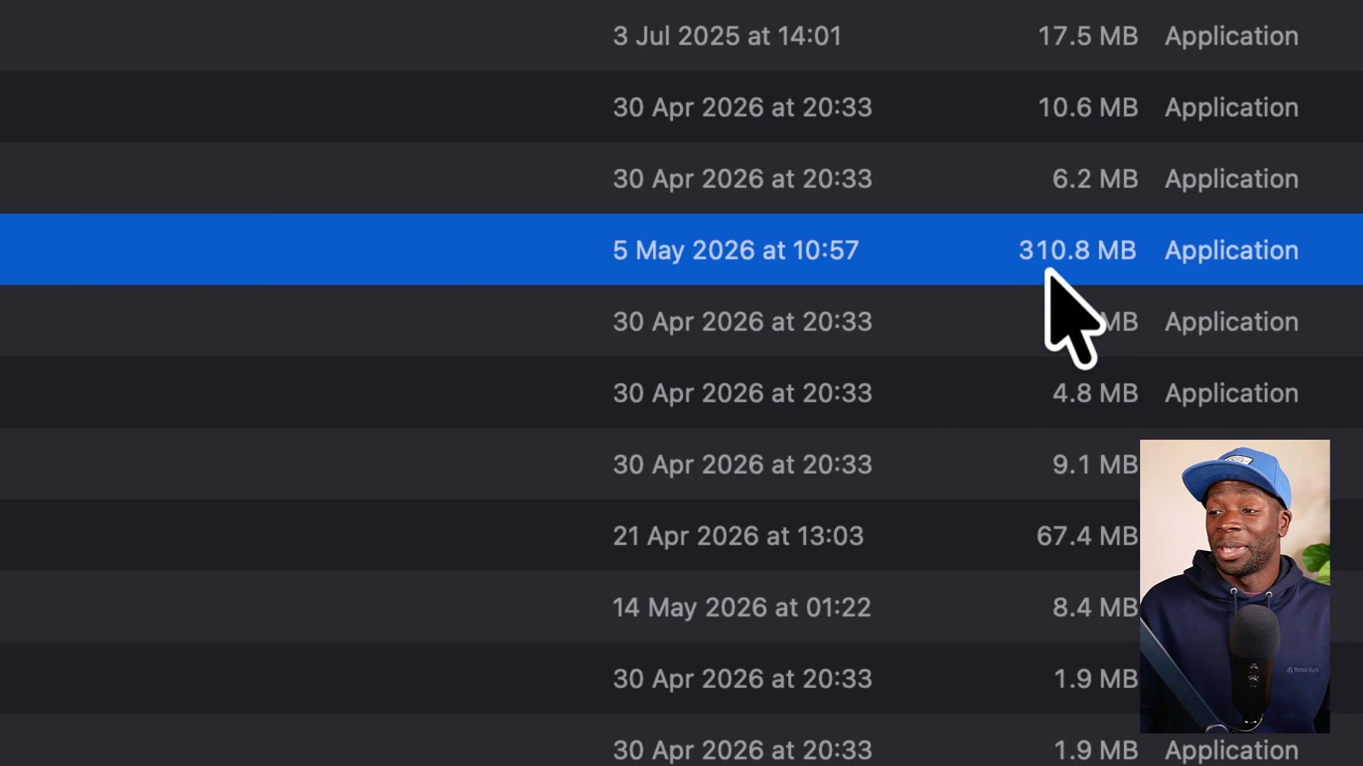 File explorer comparing the size of an Electron app (Slack at 310.8 MB) with a Pake-generated app