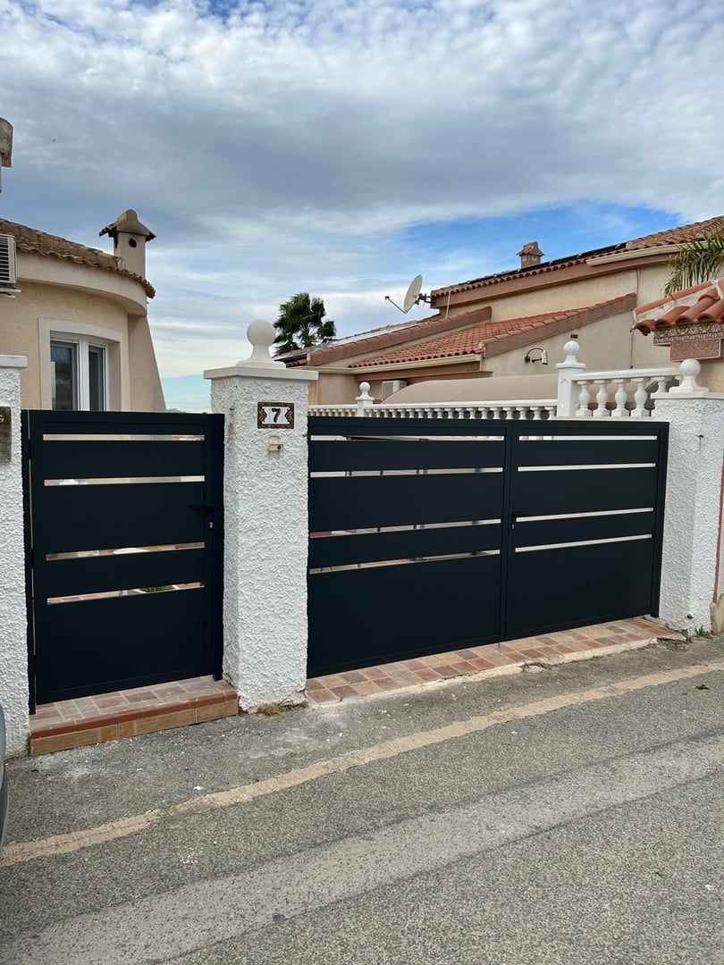 Iron gate all black gate installation October 2025