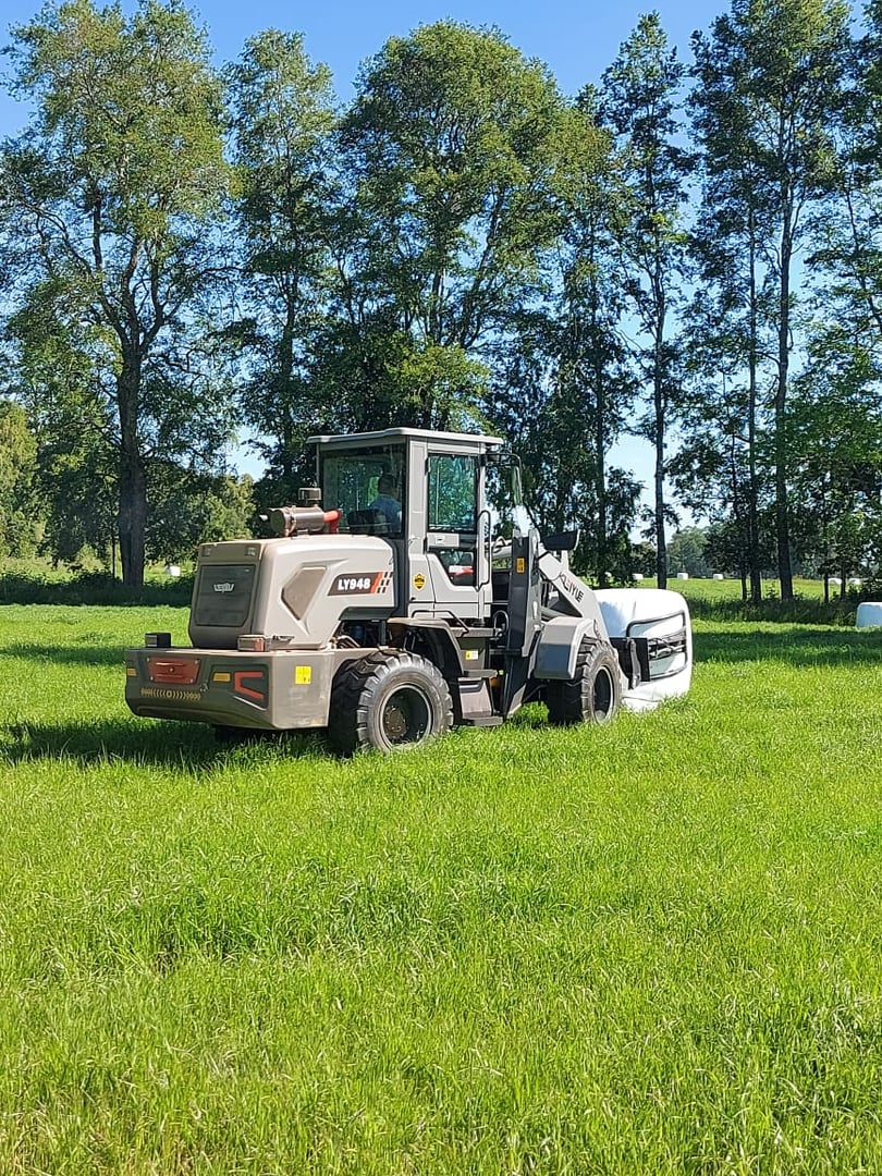 Tractor agrícola trabajando