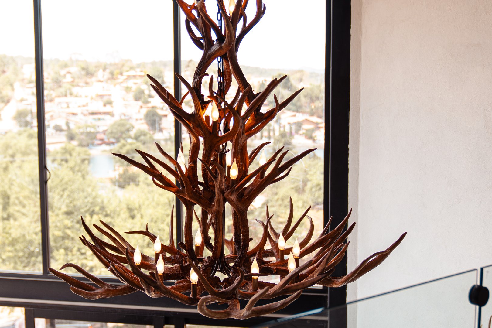 Salón privado hotel lujo Tapalpa Quinta El Descanso ventanales panorámicos Atemajac Brizuela Ferreria Tula