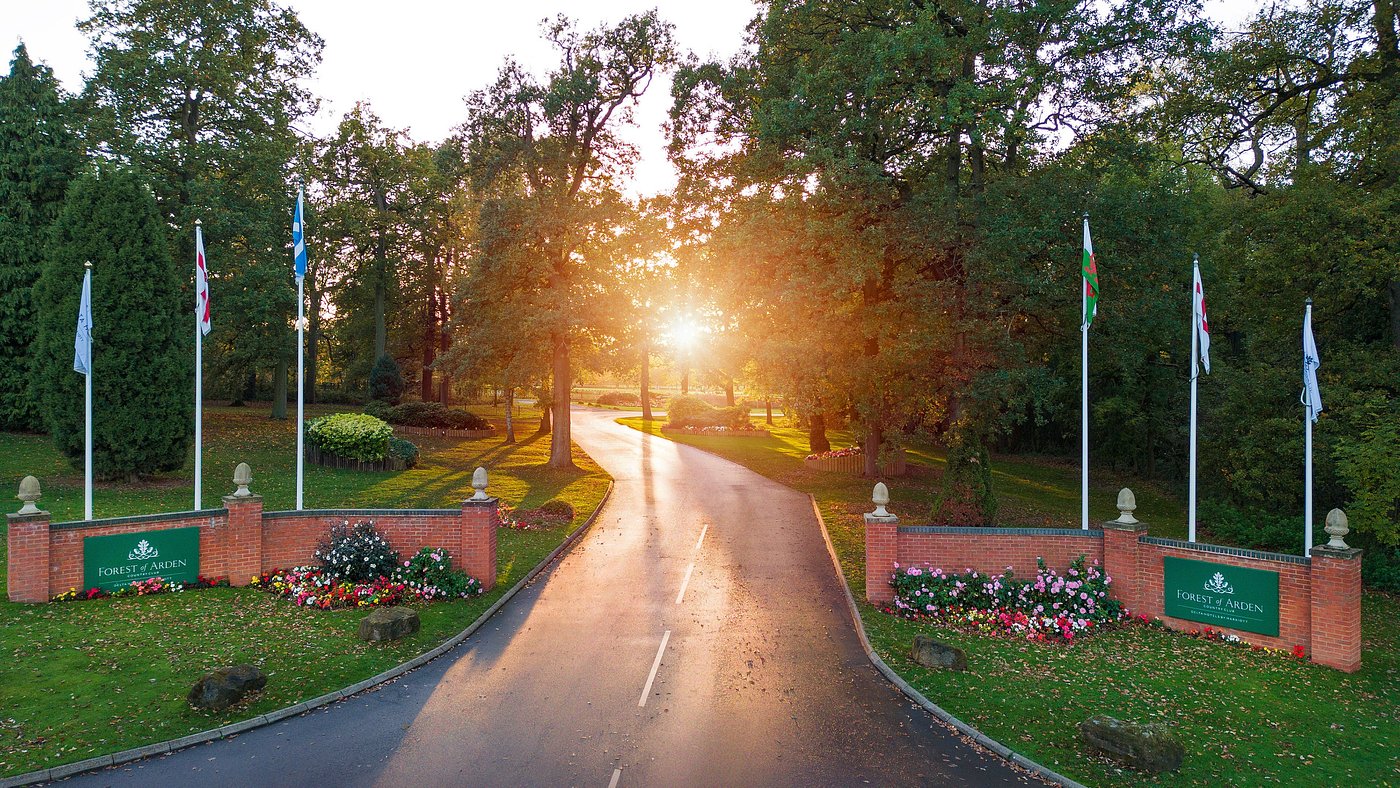 Macdonald Hill Valley hotel entrance and driveway approach
