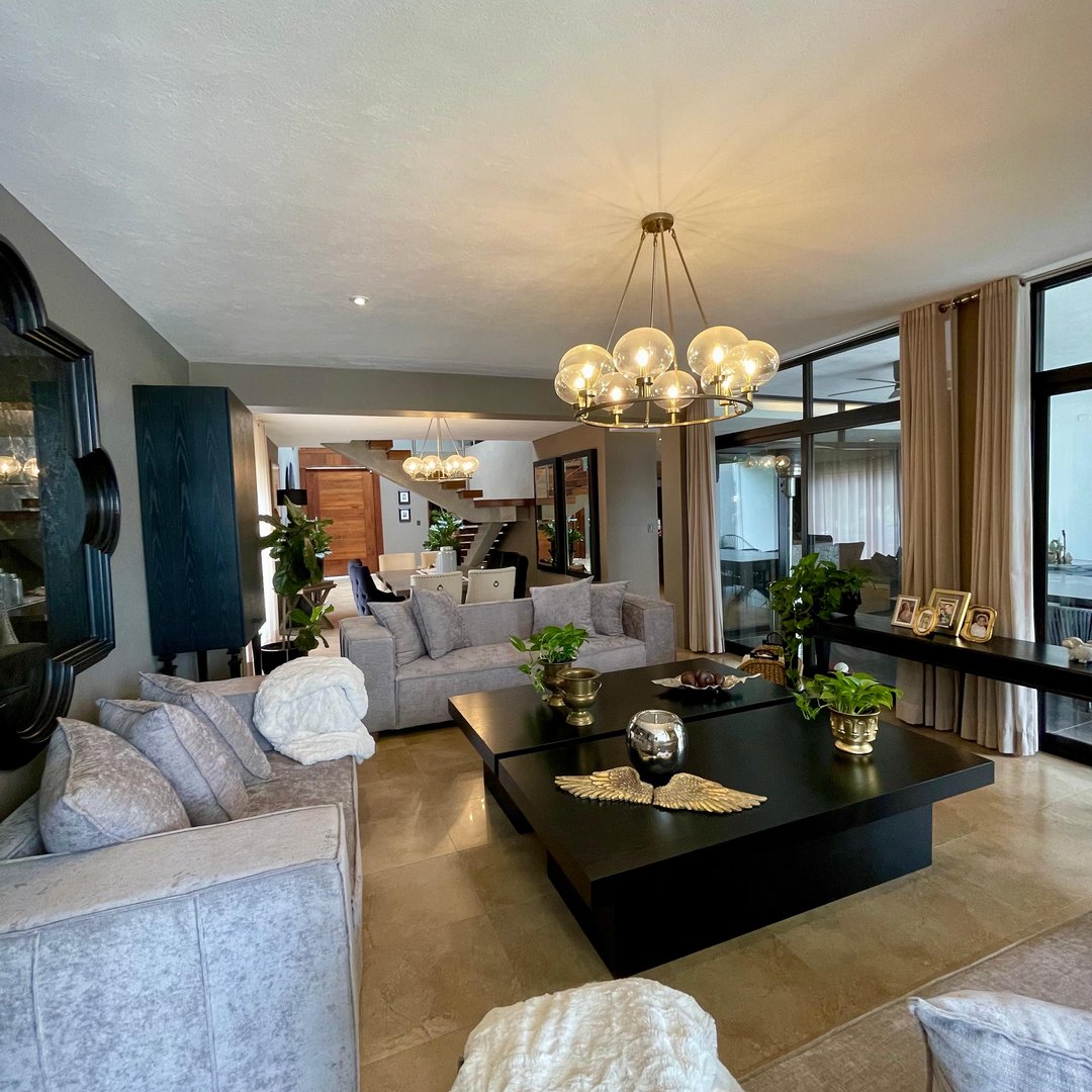 Interior de Casa Maya en Celaya mostrando detalles arquitectónicos