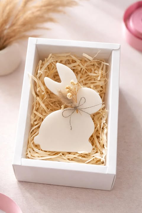 Zajączek w ozdobnym pudełku