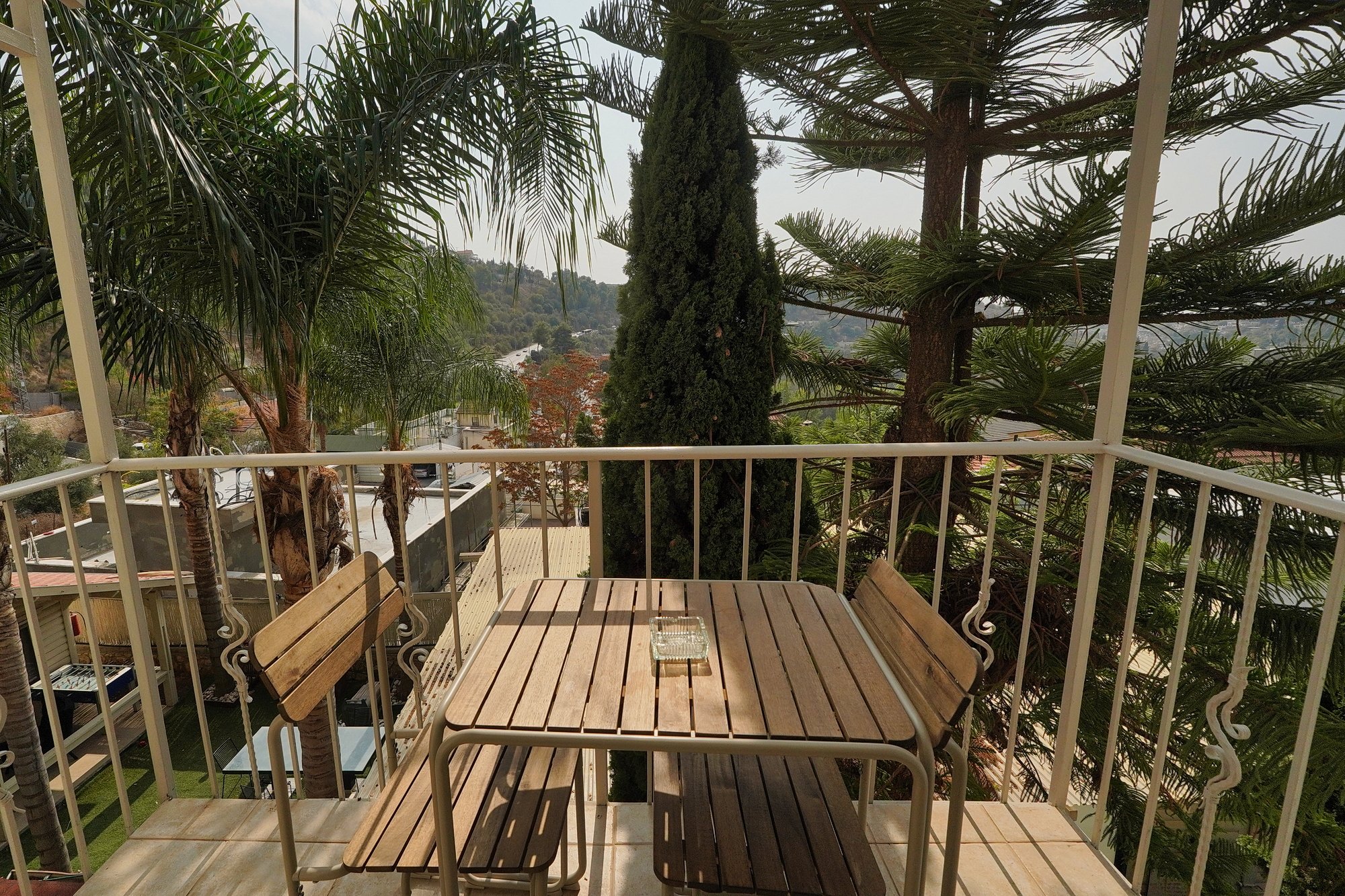 בריכה וג'קוזי מחוממים במתחם נוף ליער