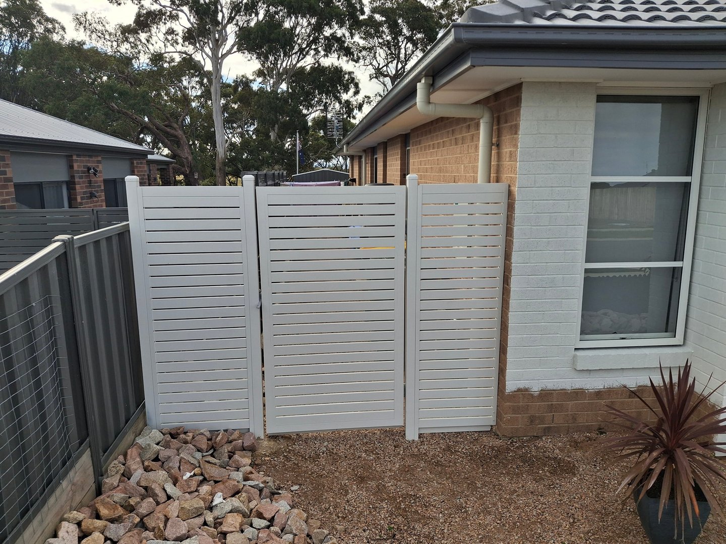 Modern automatic gate opener