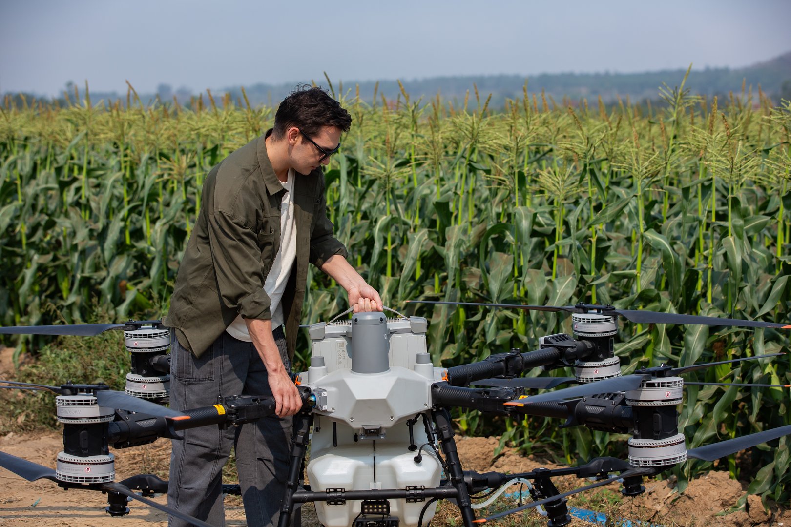 Dron DJI Agriculture en operación