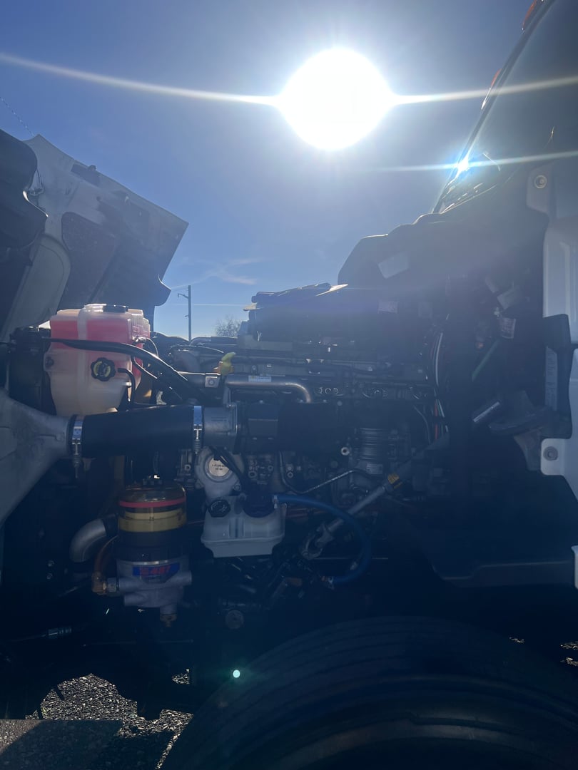 2018 Freightliner Cascadia 113 Day Cab - IMG_1101