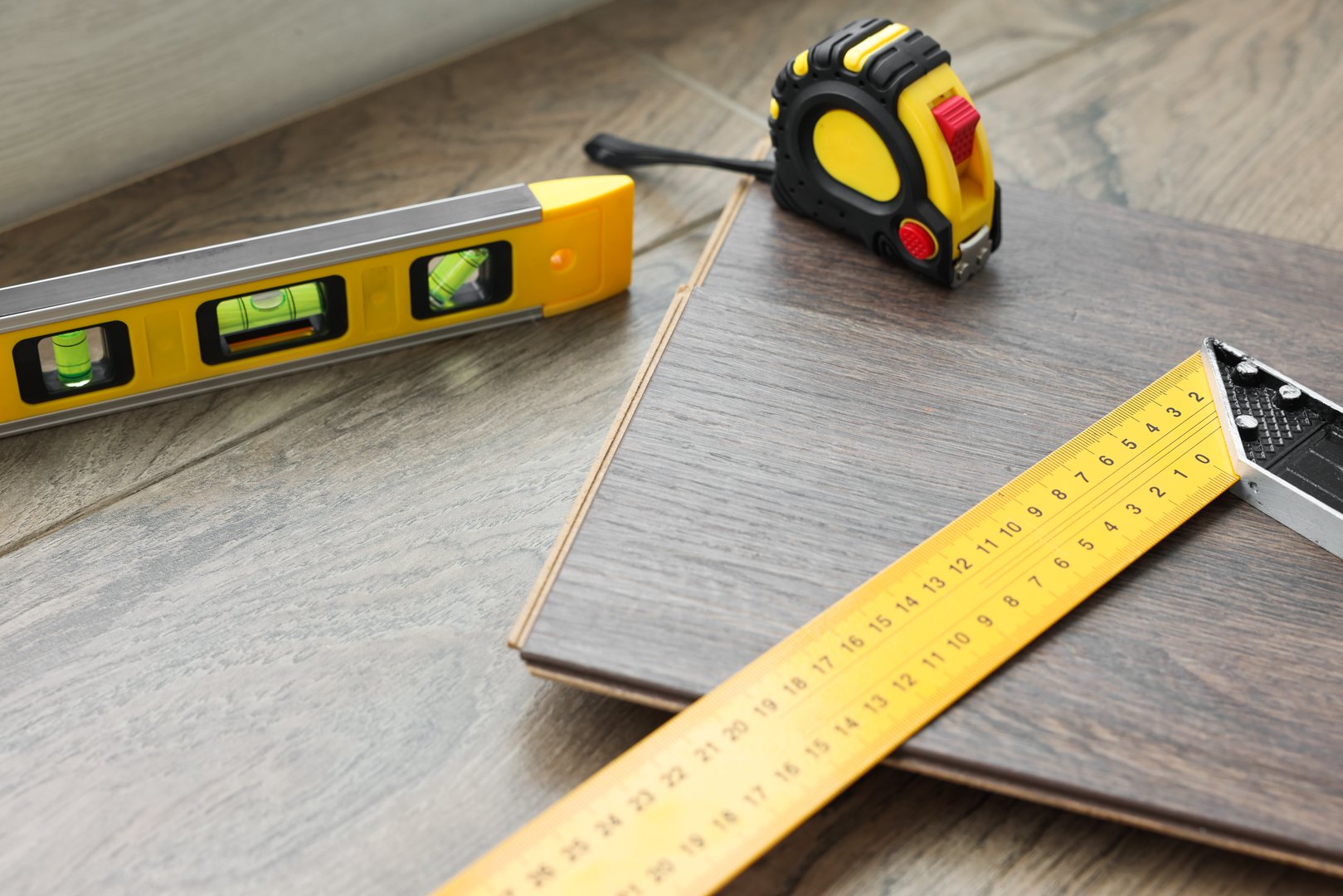 Measuring and laminate flooring preparation