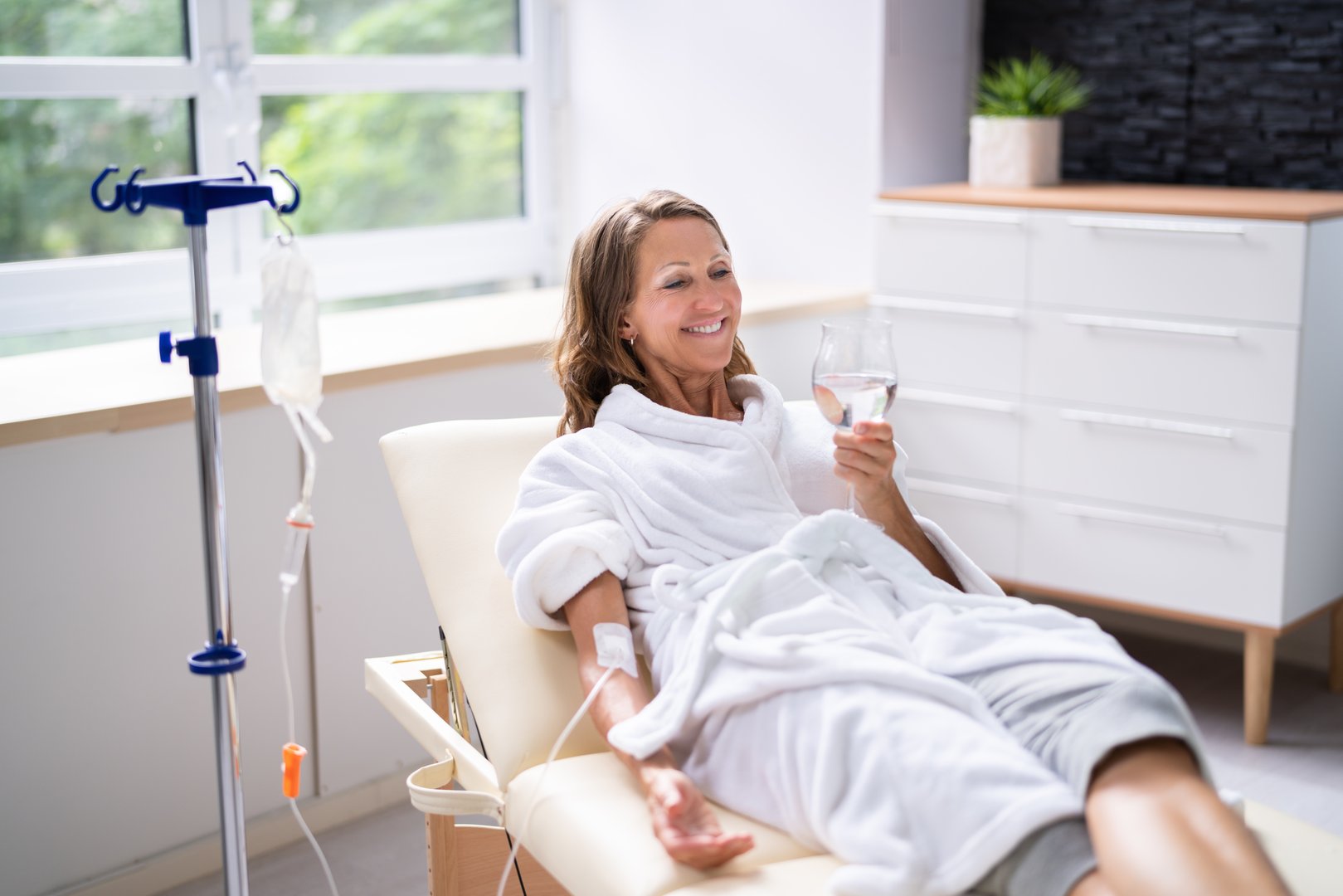 Vitamin Therapy Iv Drip Infusion In Women Blood