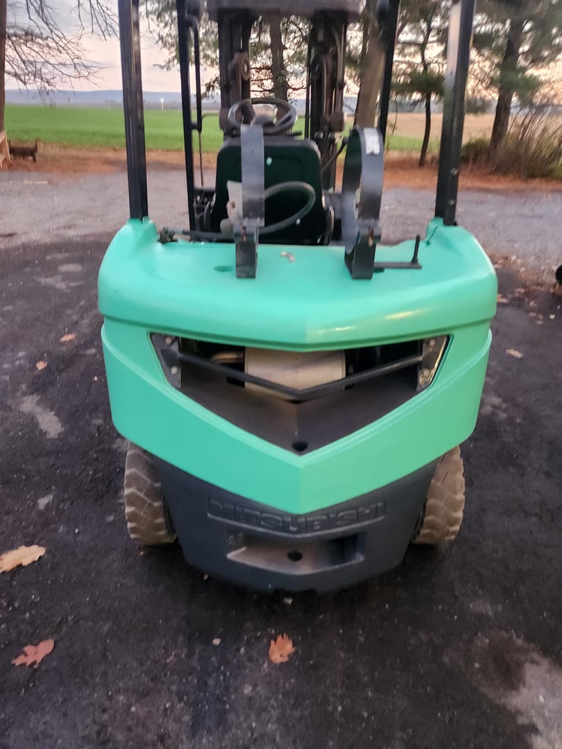 Mitsubishi FG25N forklift view