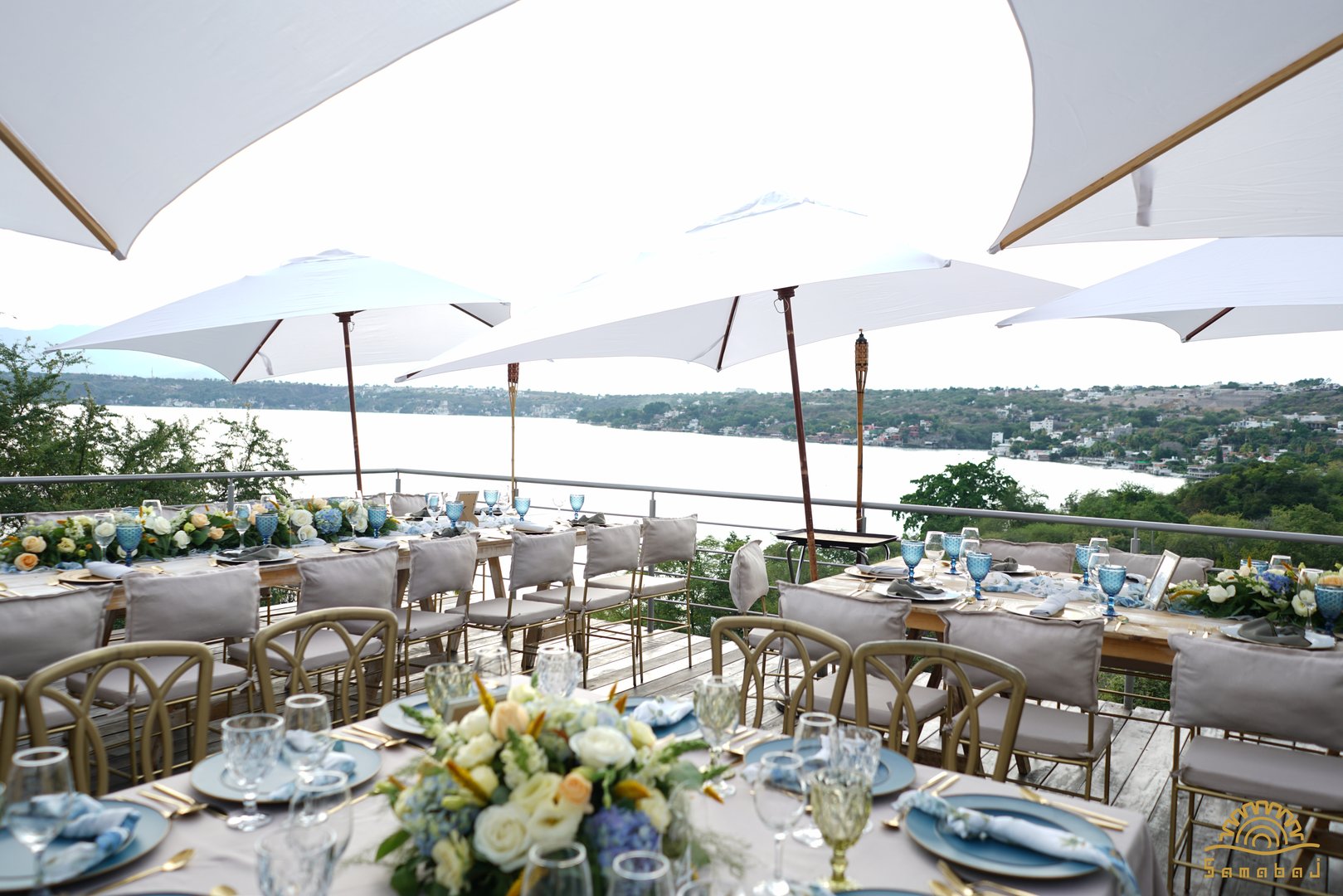 Vista nocturna espectacular del lago de Tequesquitengo