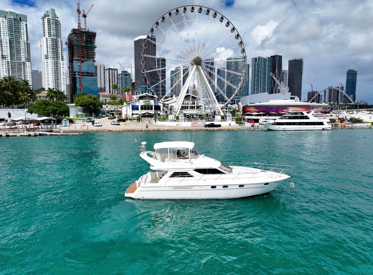 55' Viking Yacht - Luna Nova