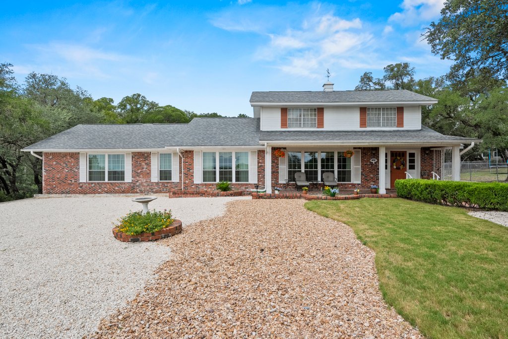 699 Floral Avenue property view