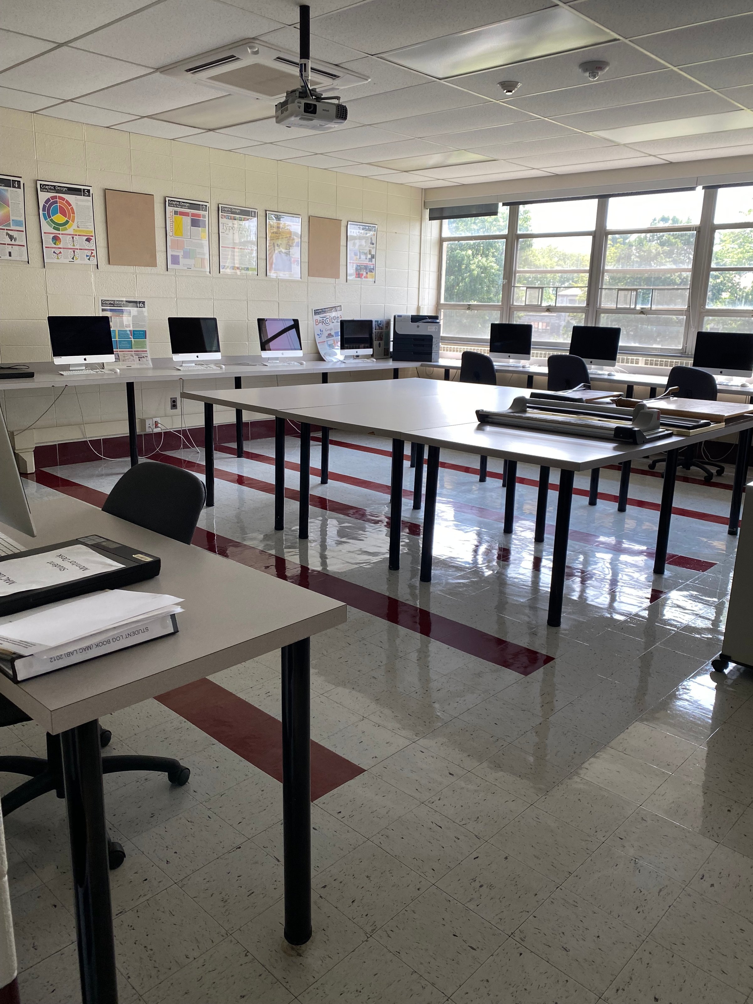 Limpieza comercial profesional - Oficina limpia