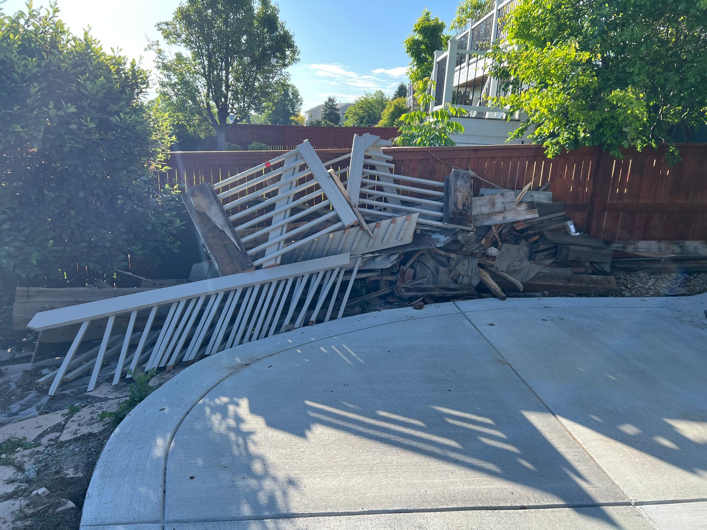 Thistlebrook Circle before junk removal