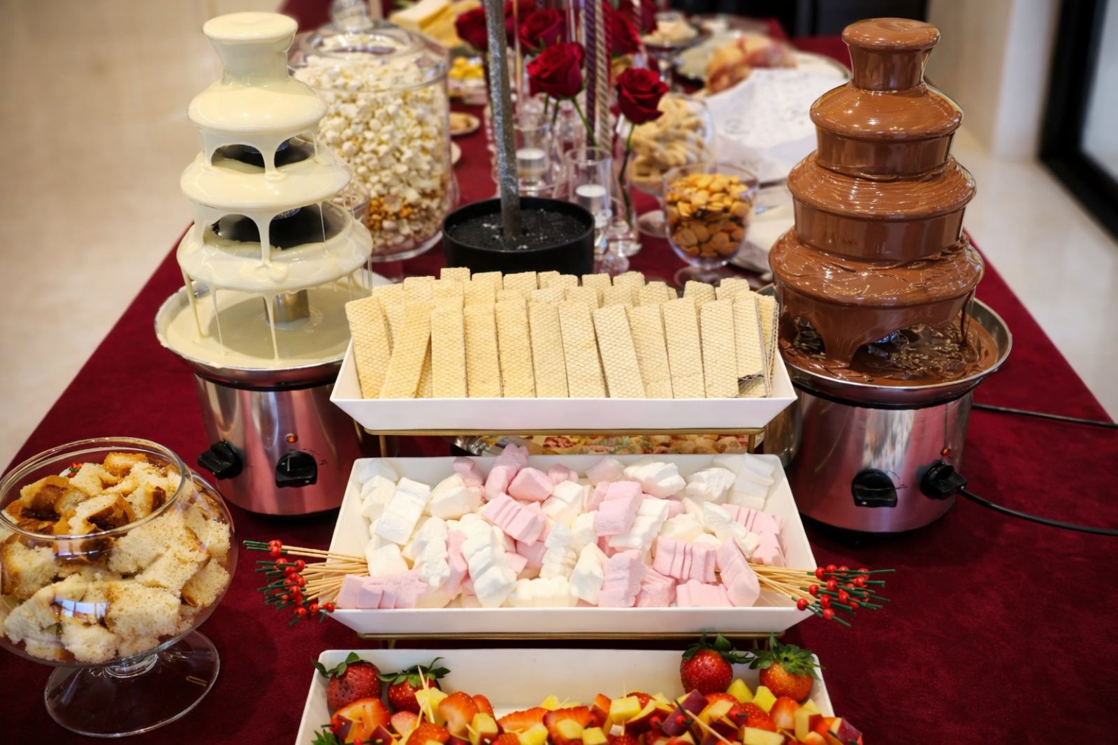 Σιντριβάνι σοκολάτας με διάφορες γεύσεις