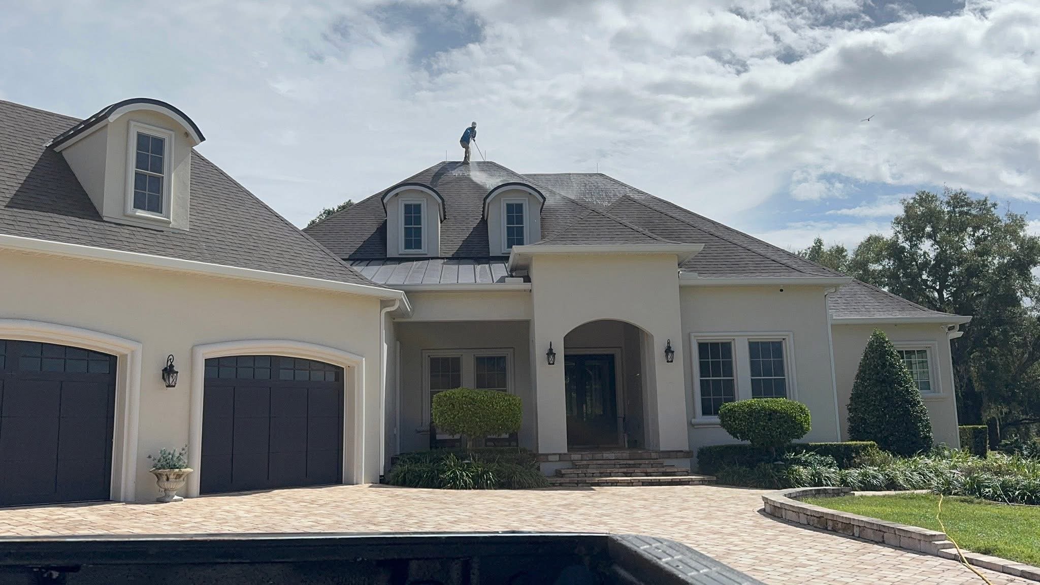 Professional house washing service in Central Florida - soft washing exterior siding