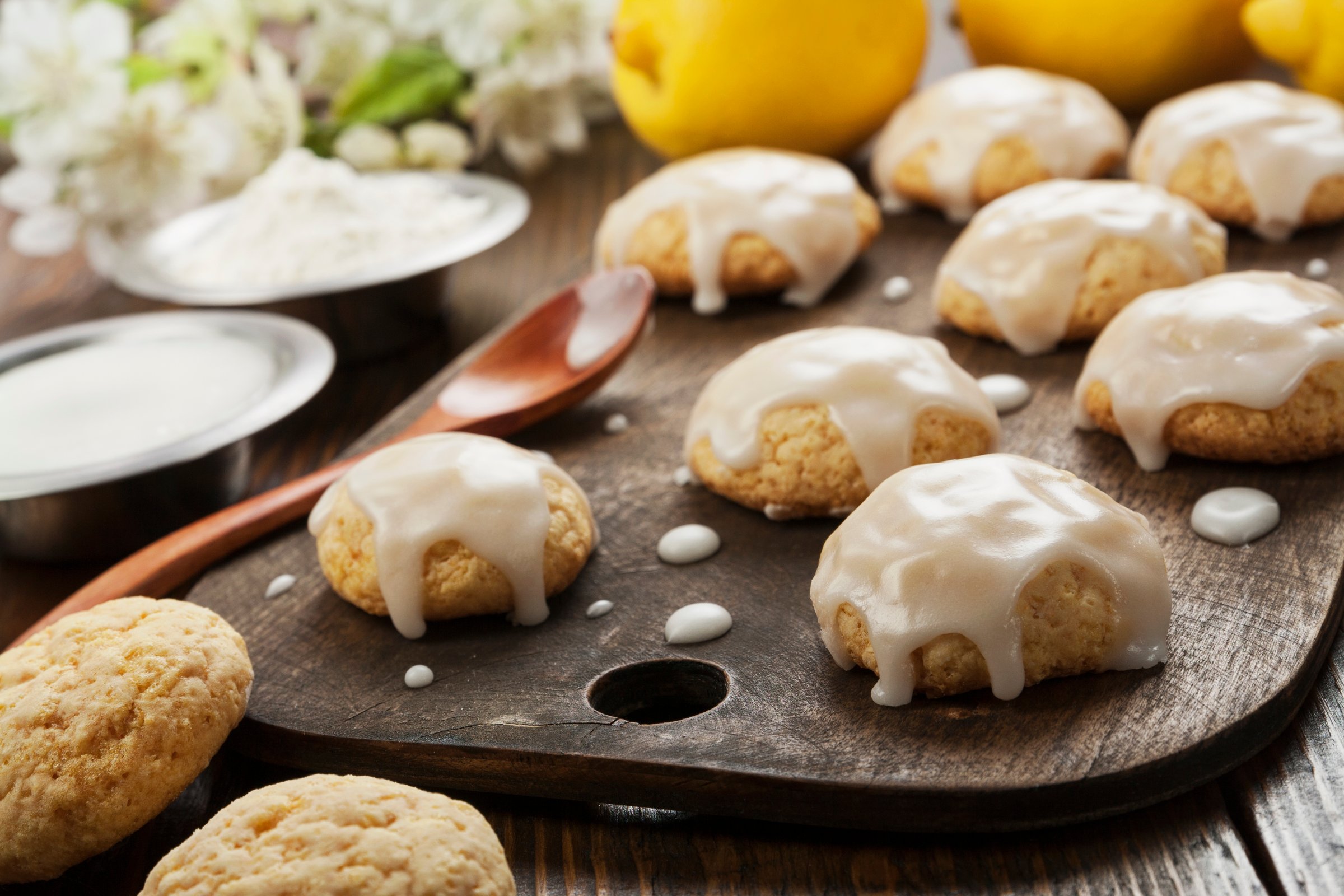 Lemon glaze cookieson on the wooden table