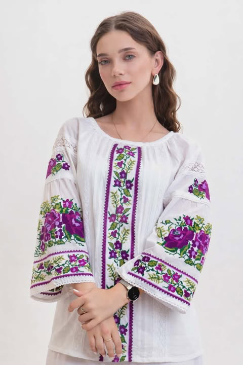 Bluzka bogato haftowana