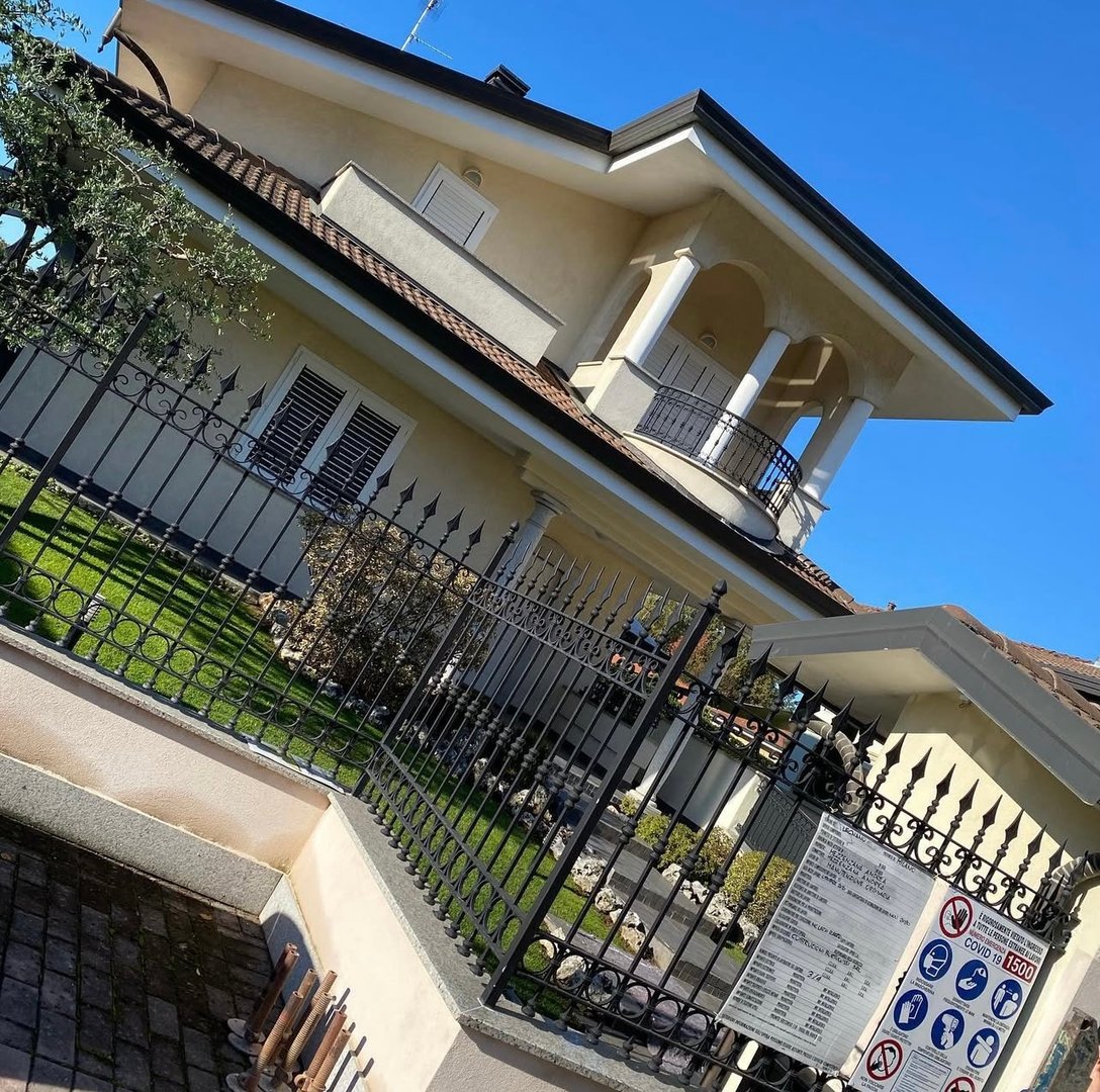 Villa di lusso con dettagli architettonici raffinati