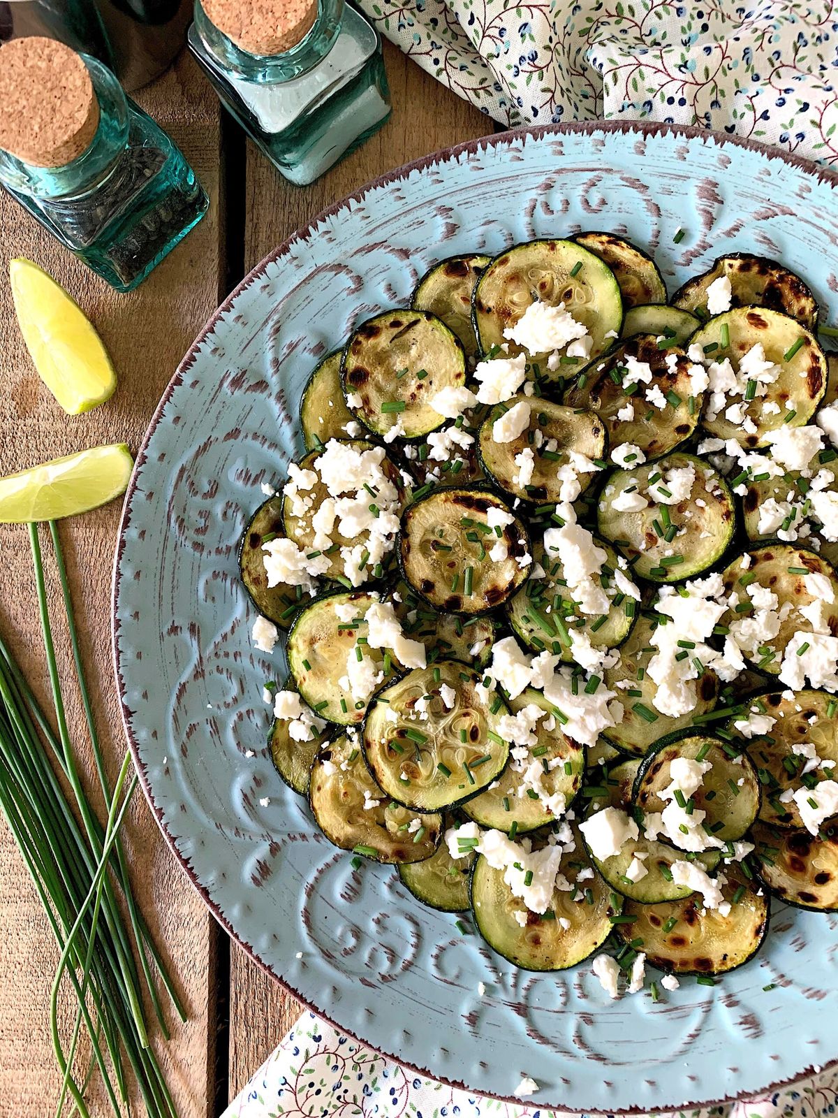 Ensalada de calabacitas con queso feta