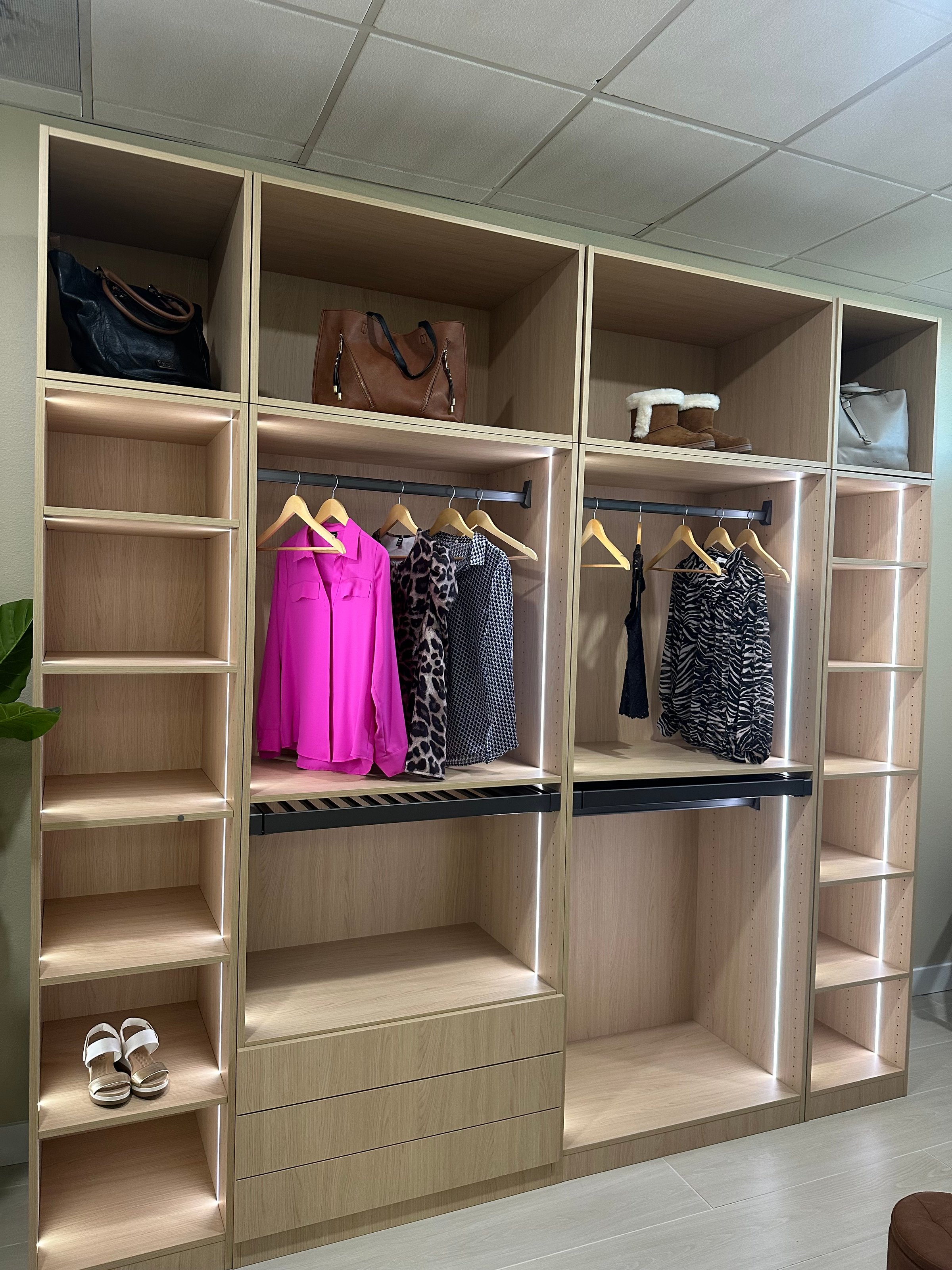 Custom built-in home office with desk and shelving