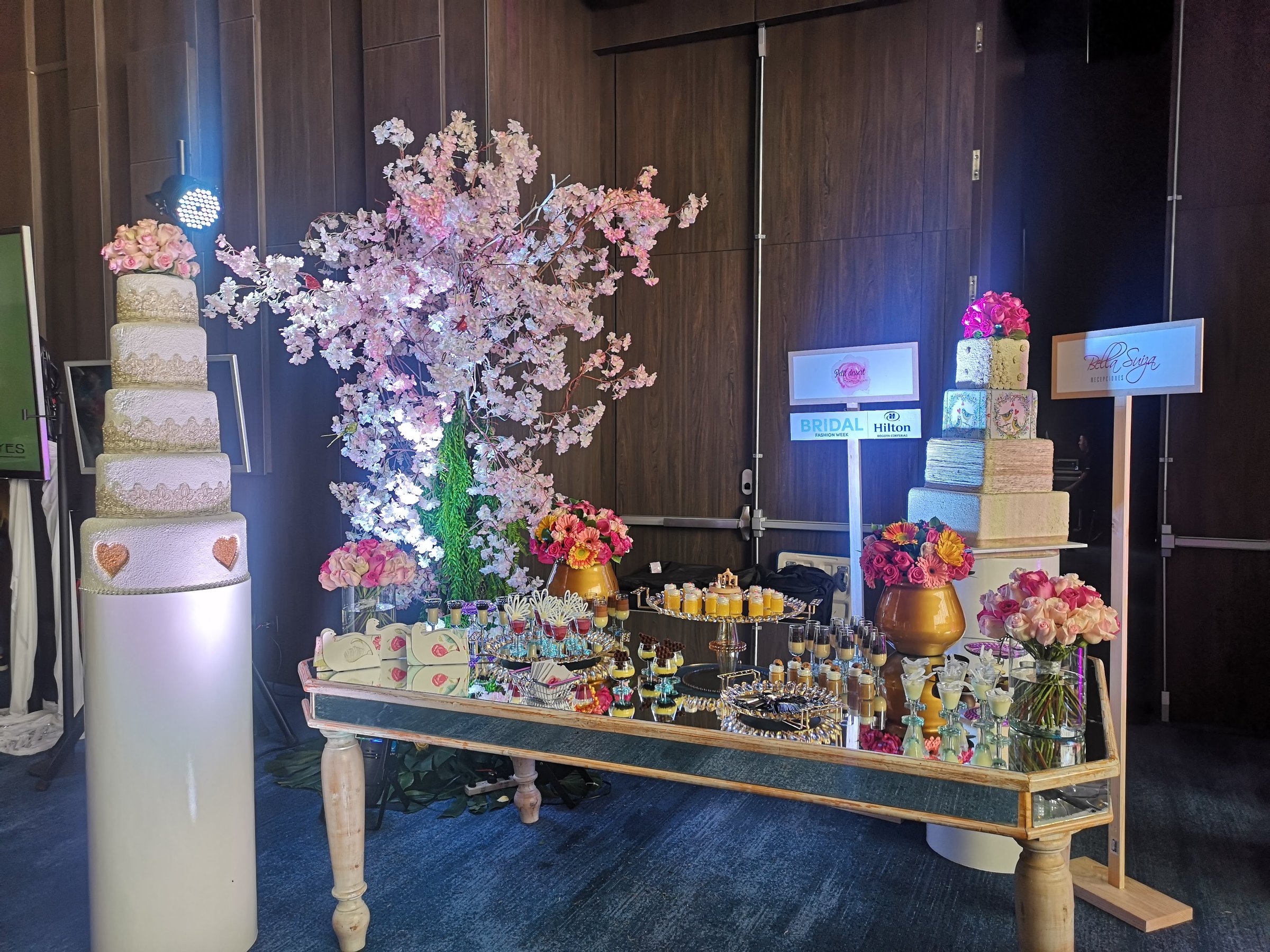 Caja de fresas cubiertas de chocolate