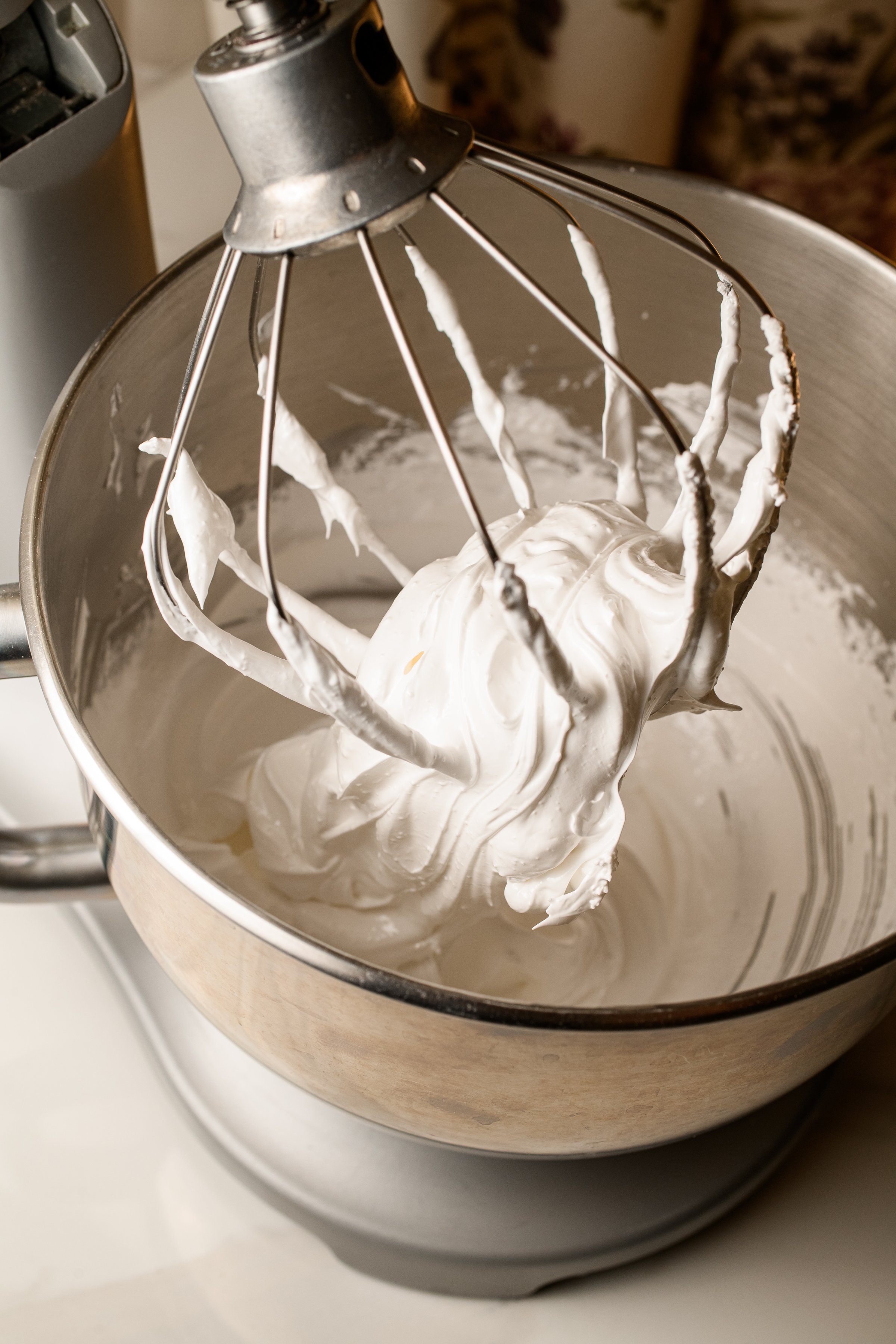 Batidora profesional preparando crema
