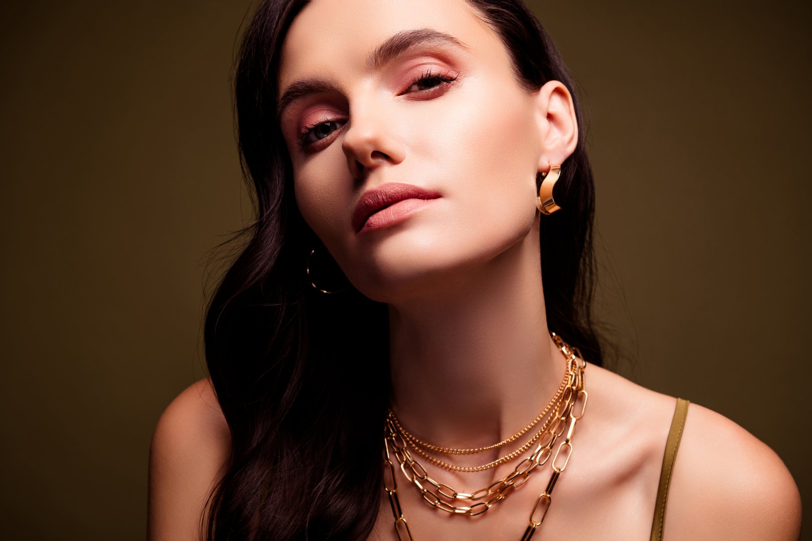 Close up photo of elegant classy celebrity hollywood star advertise bijouterie on brown gradient color background.