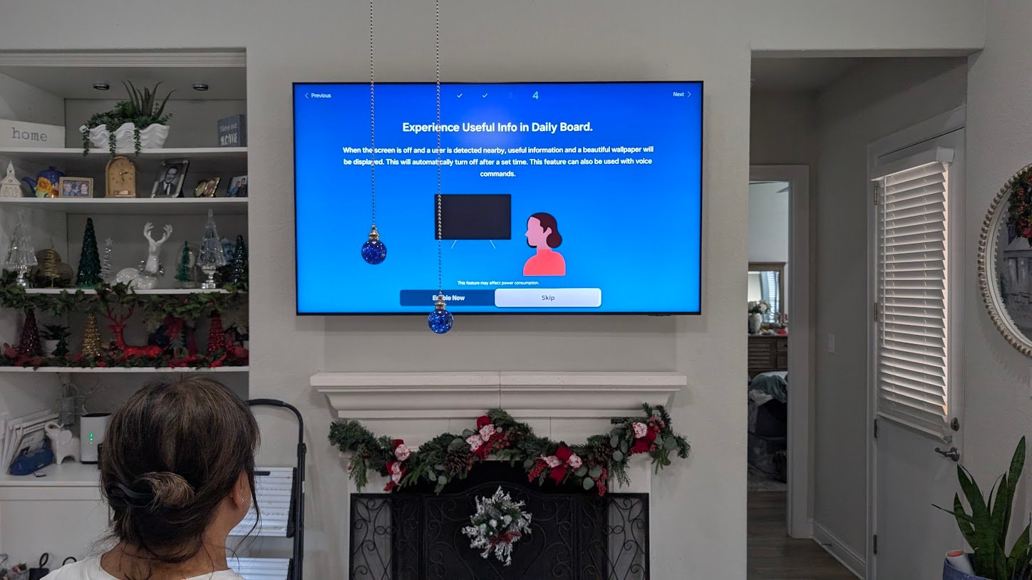 Professional TV mounting with clean cable management