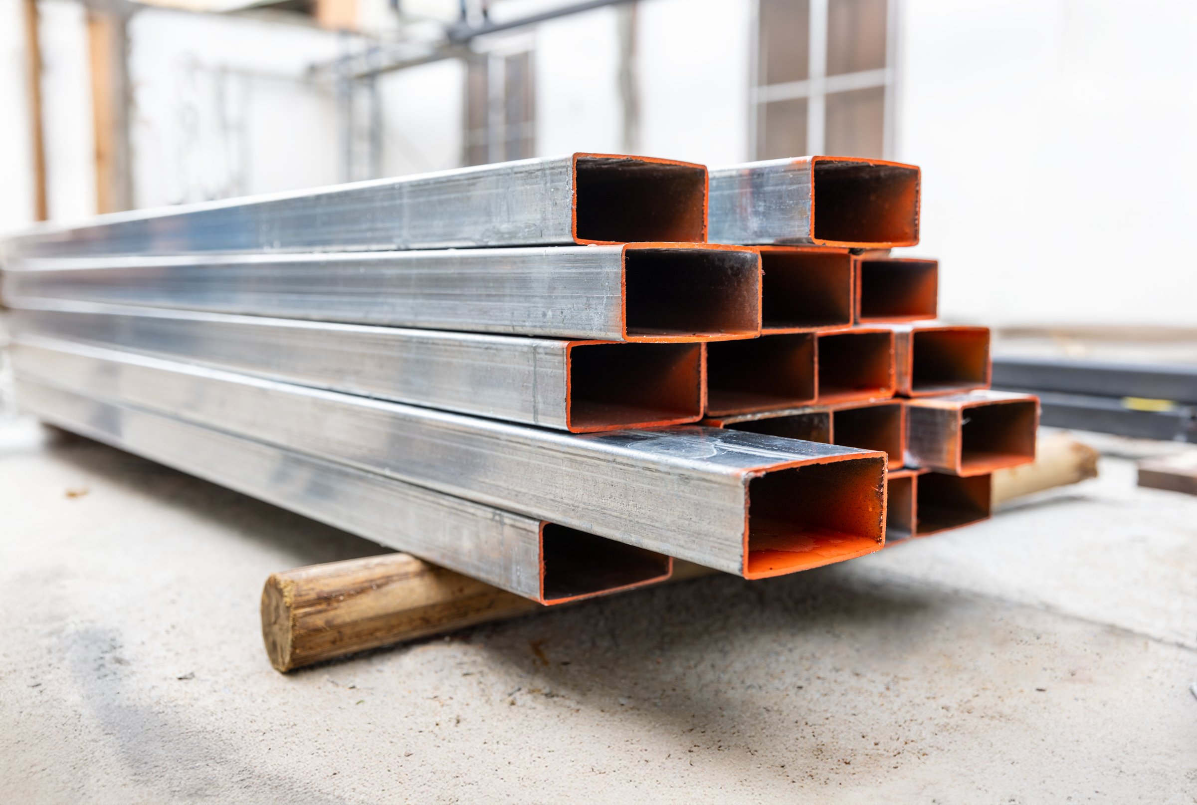 Galvanized rectangular tubes are commonly used in exterior construction or under high corrosive conditions, such as rain gutters and roof structures.
