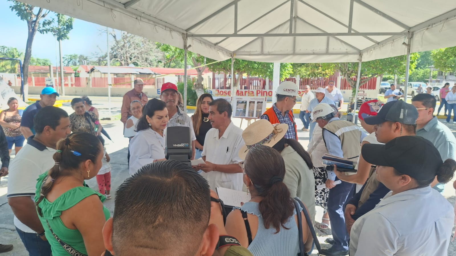 Municipio de Centro - Entrega de solicitud de audiencia a la Mtra. Yolanda Osuna Huerta