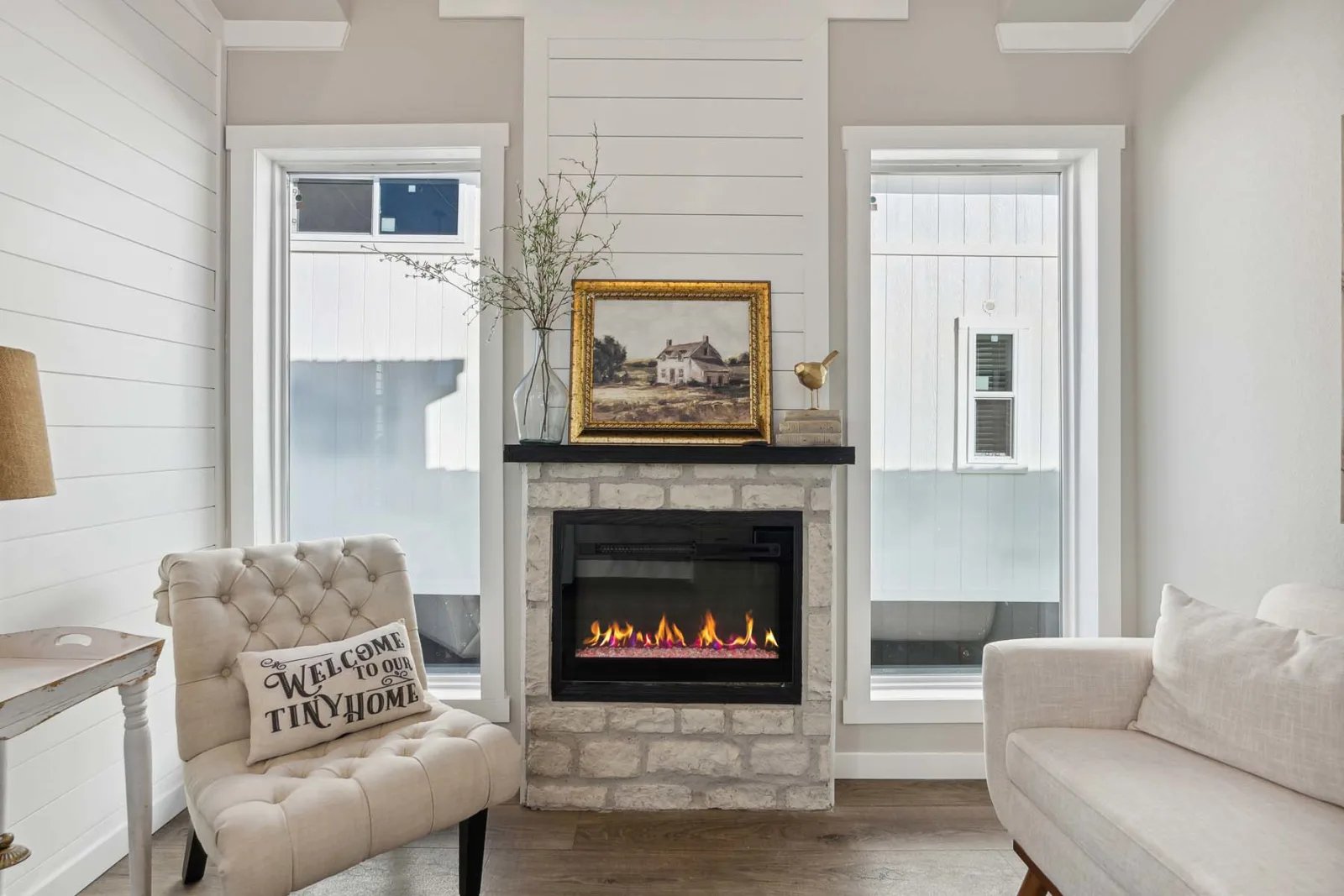 Champion 522A Living Room Interior