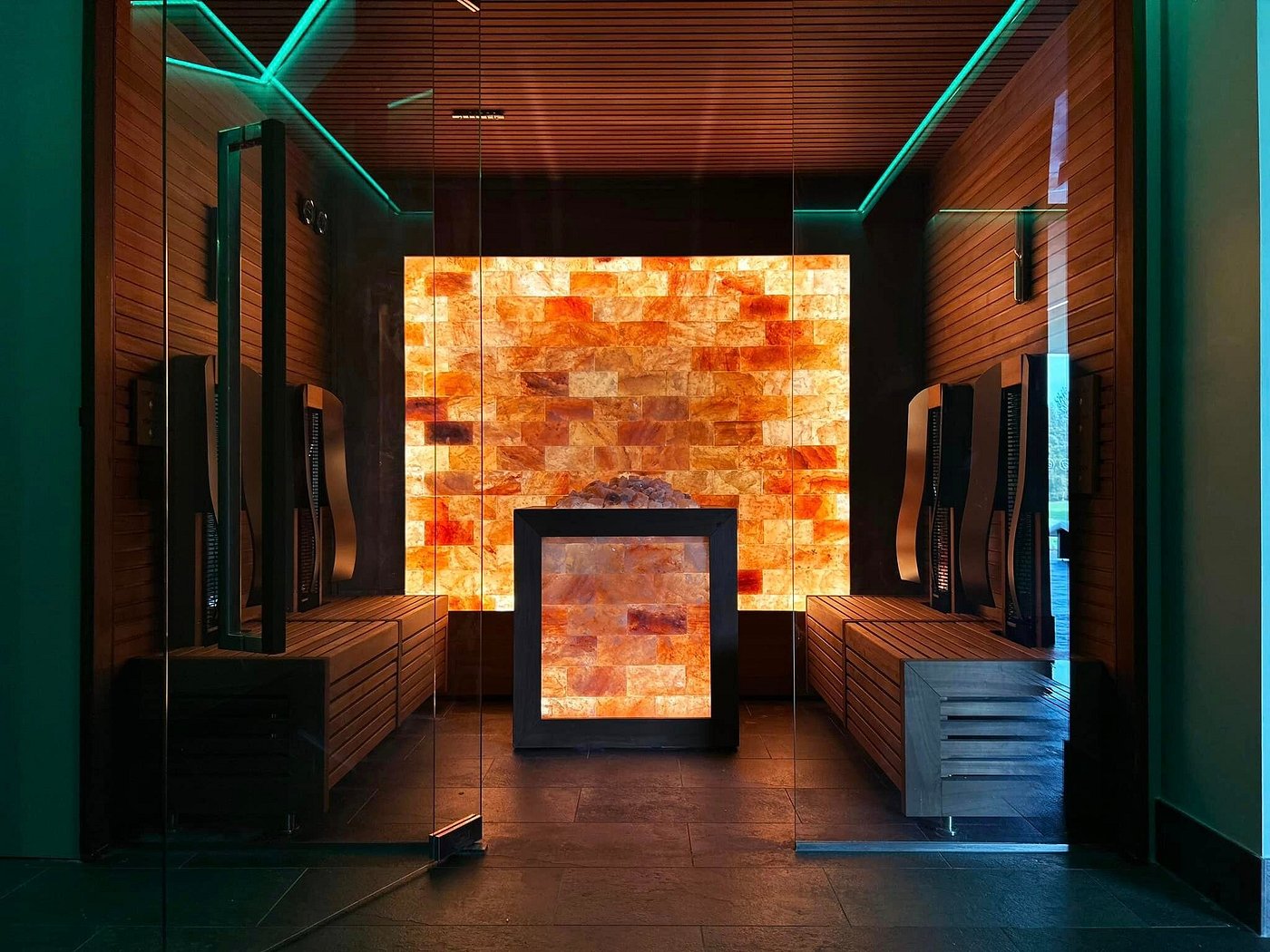 Hellidon Lakes spa wellness centre award-winning luxury treatments relaxation Northamptonshire