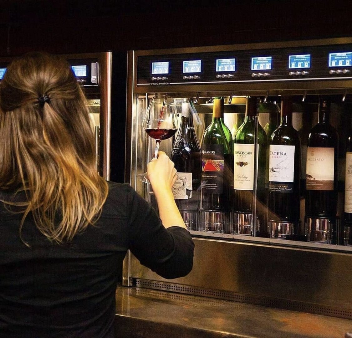Dispensador WineEmotion multibotella para hoteles