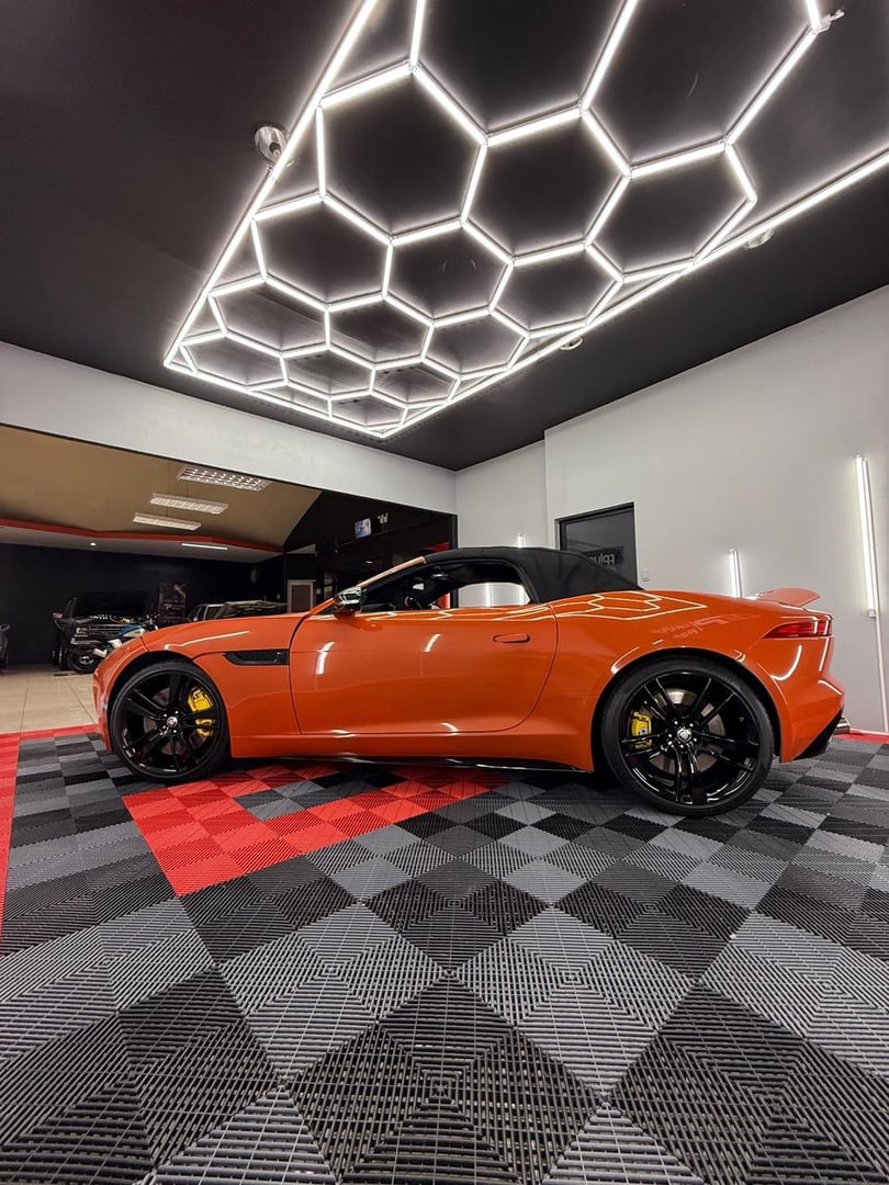 Detalle del acabado del wrap blanco