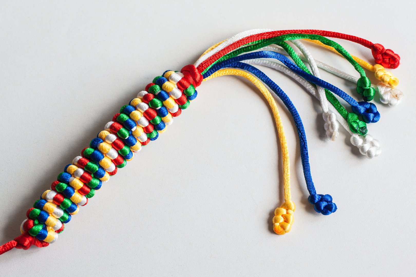 Colorful knots from Tibet