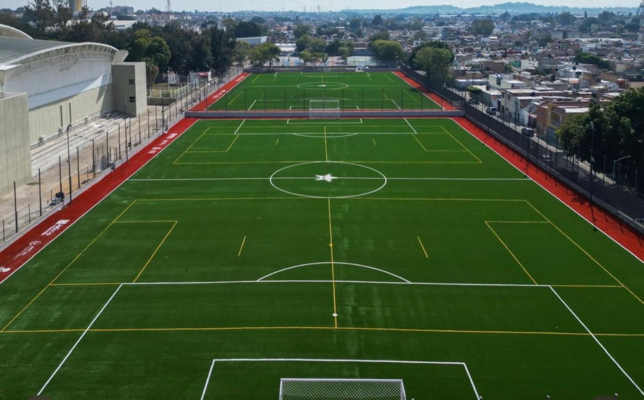 CODE Paradero - Cancha de Fútbol Profesional Vista 1