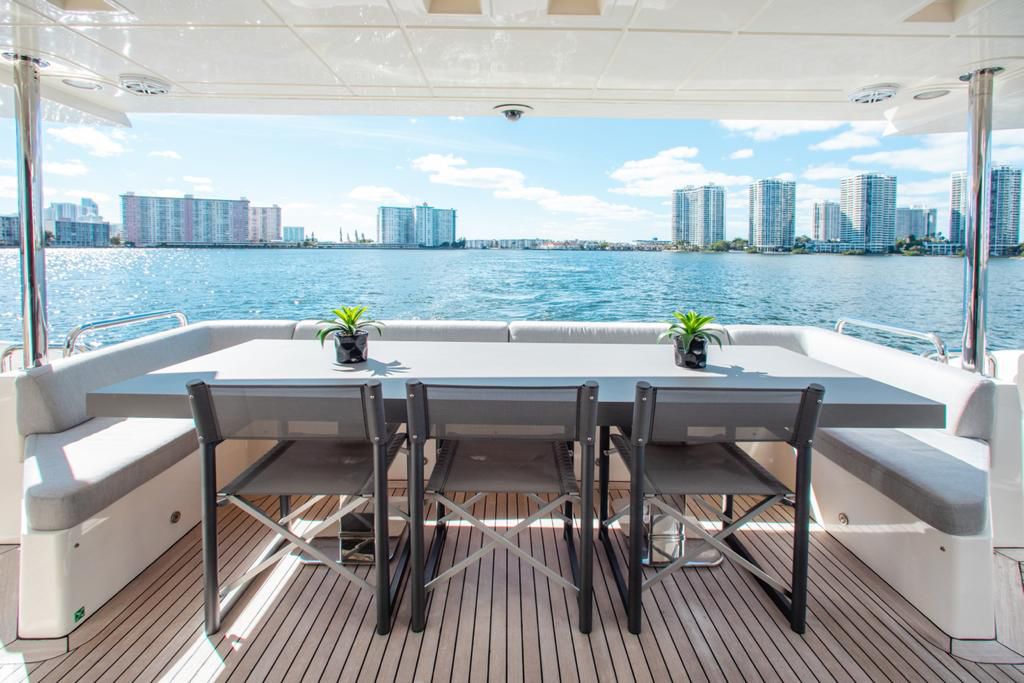 Azimut 85 Full Beam Panoramic View