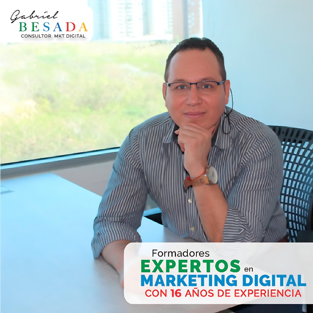 Estudiantes en taller presencial de marketing digital con Gabriel Besada