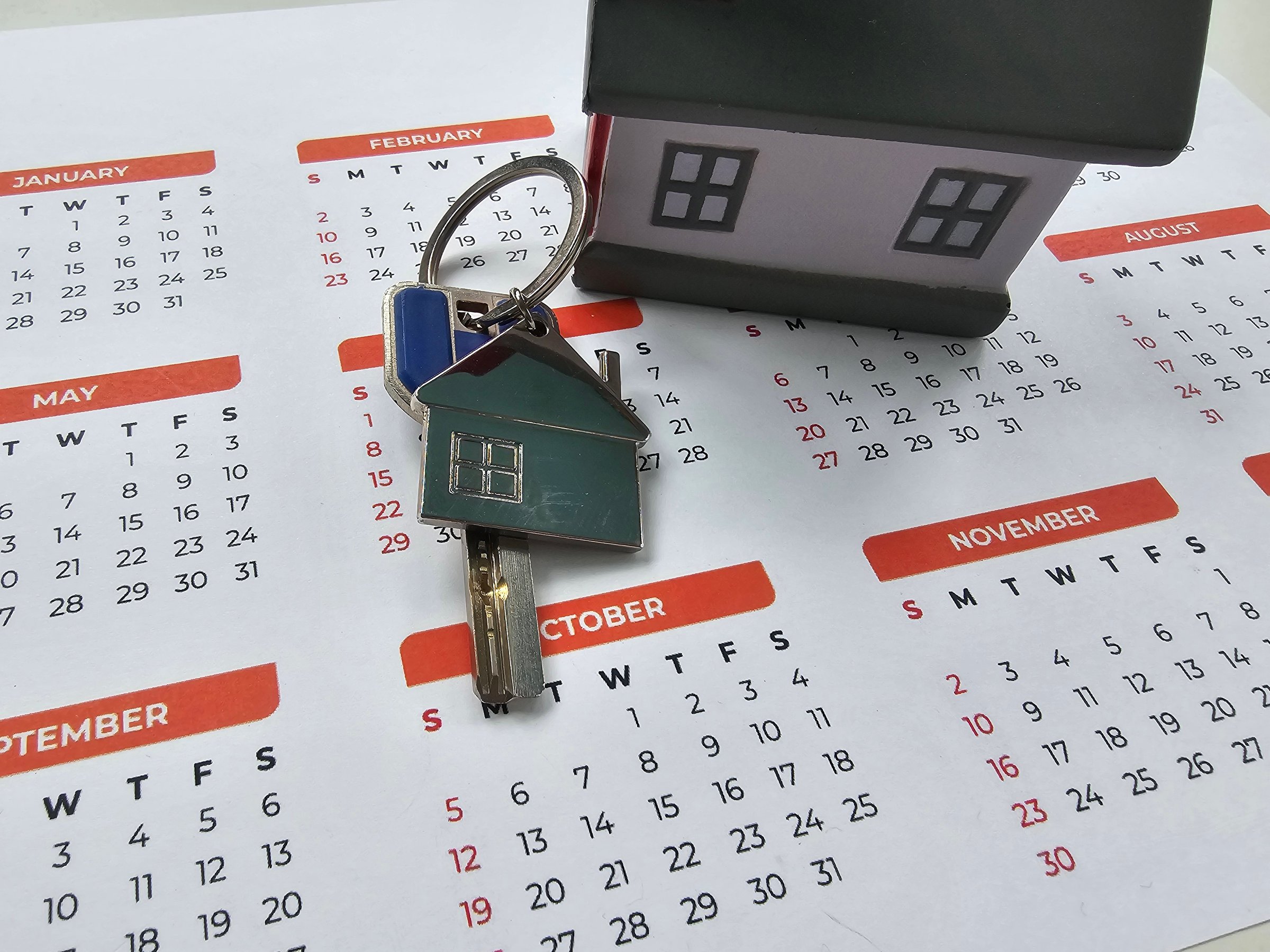 Finding your new home with keys and a calendar to mark important moving dates