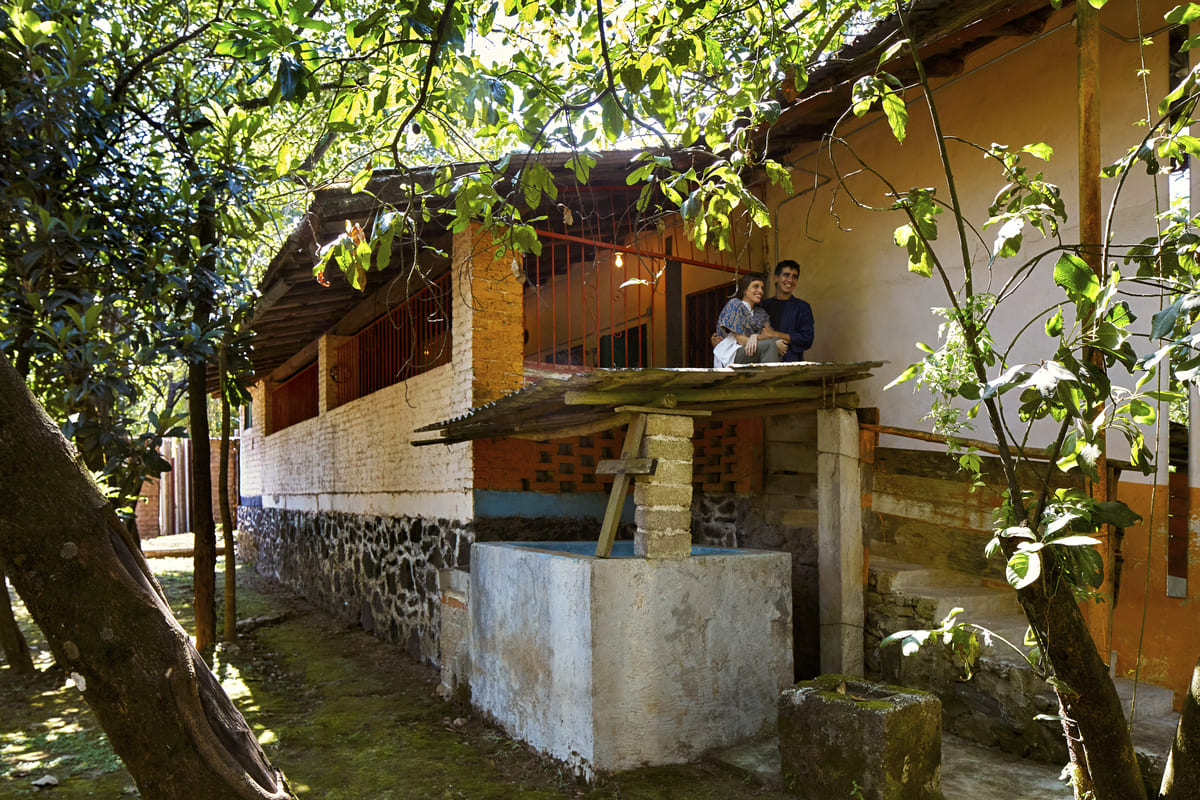 Contemporary living room – neutral tones and handcrafted furniture