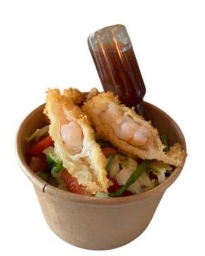 Salat i en kopp - Salat med tempura scampi eller kylling